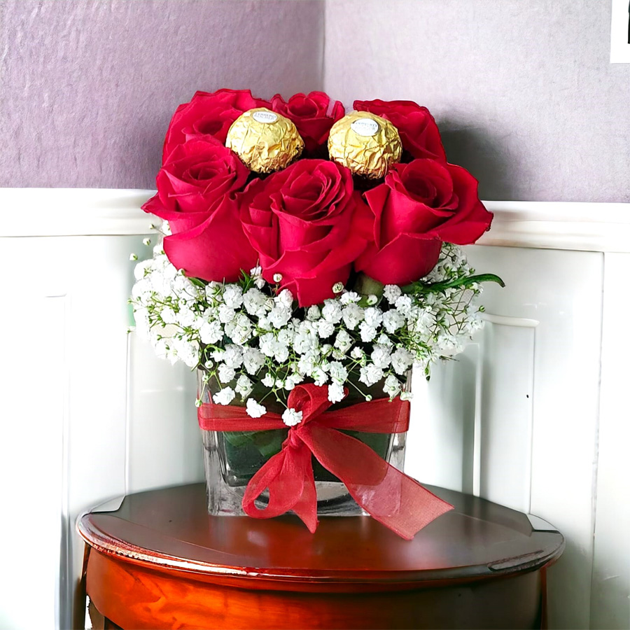 Cubo 6 Rosas Y Ferrero Floreria Maja